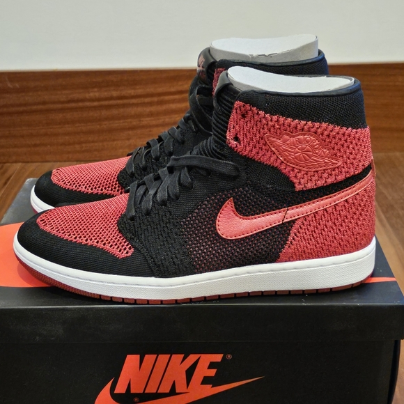Air Jordan 1 high flyknit black and red size 10 - Picture 3 of 4